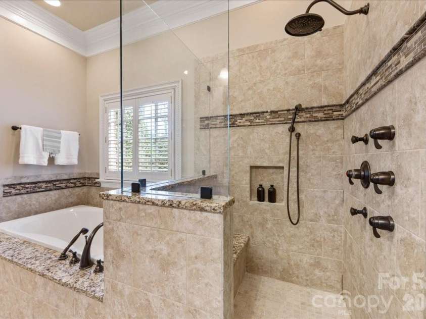 6241 Glynmoor Lakes Drive, Charlotte, NC 28277.  MLS# CAR4358528, YatesRealty ID 5471. 