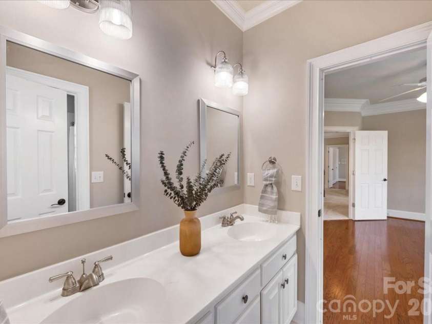 6241 Glynmoor Lakes Drive, Charlotte, NC 28277.  MLS# CAR4358528, YatesRealty ID 5471. 