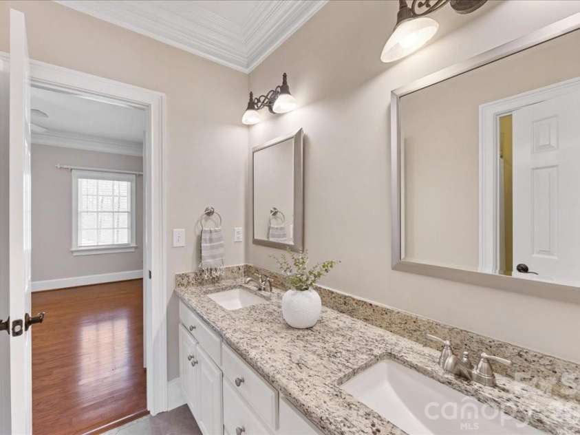 6241 Glynmoor Lakes Drive, Charlotte, NC 28277.  MLS# CAR4358528, YatesRealty ID 5471. 