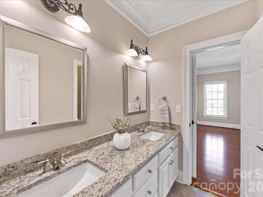 6241 Glynmoor Lakes Drive, Charlotte, NC 28277.  MLS# CAR4358528, YatesRealty ID 5471. 