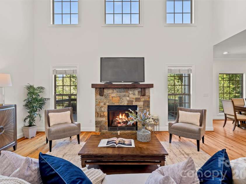 107 Berry Hill Drive, Hendersonville, NC 28791.  MLS# CAR4427900, YatesRealty ID 54711. 