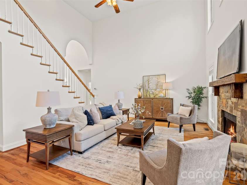 107 Berry Hill Drive, Hendersonville, NC 28791.  MLS# CAR4427900, YatesRealty ID 54711. 