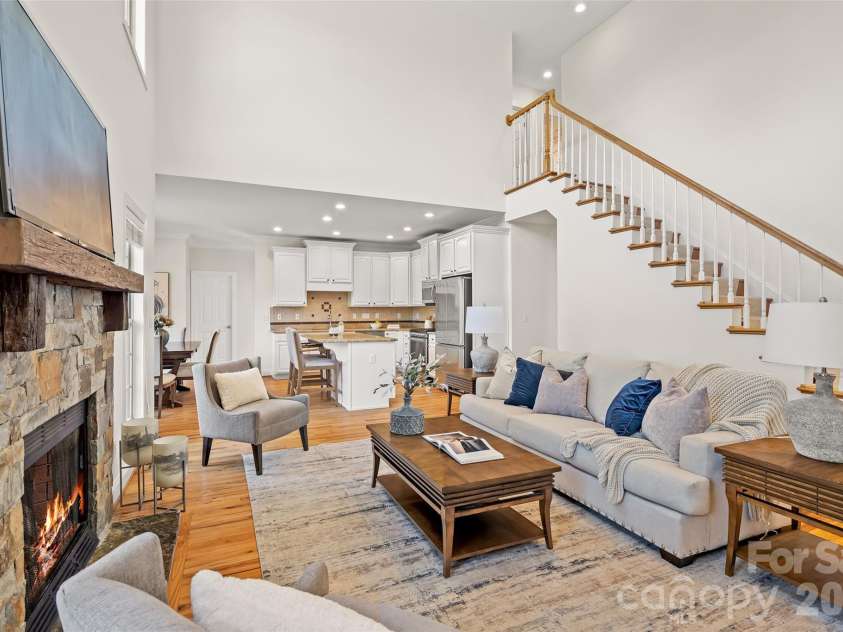 107 Berry Hill Drive, Hendersonville, NC 28791.  MLS# CAR4427900, YatesRealty ID 54711. 