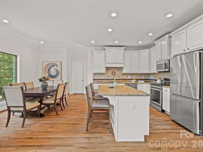 107 Berry Hill Drive, Hendersonville, NC 28791.  MLS# CAR4427900, YatesRealty ID 54711. 