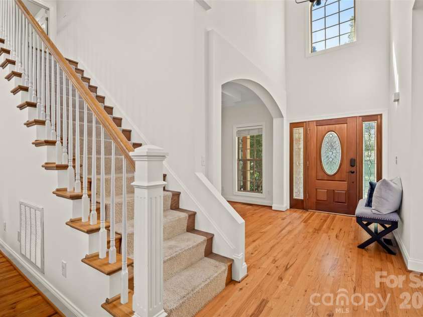 107 Berry Hill Drive, Hendersonville, NC 28791.  MLS# CAR4427900, YatesRealty ID 54711. 