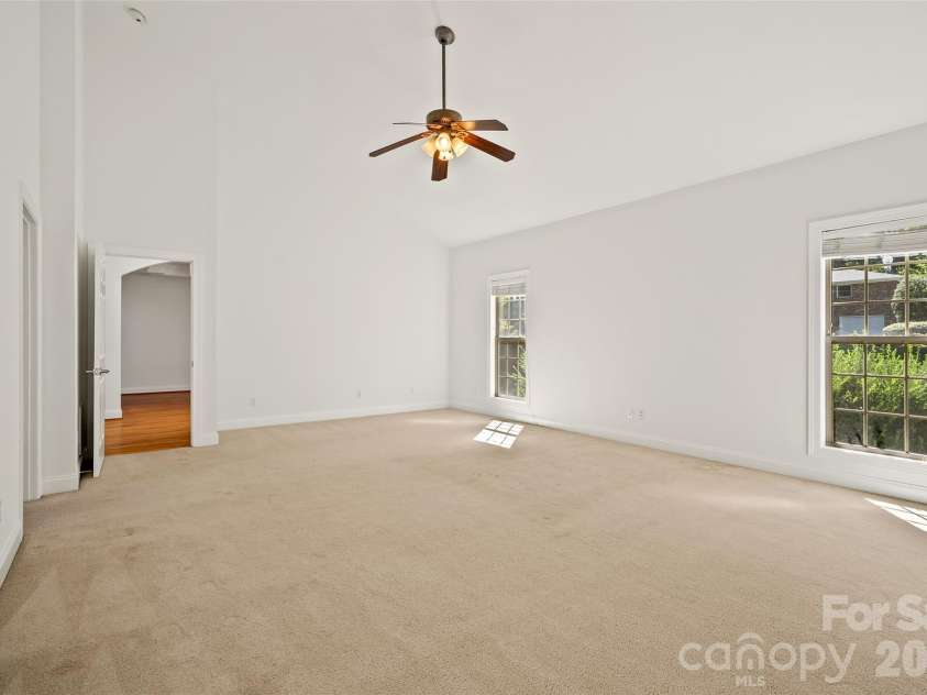 107 Berry Hill Drive, Hendersonville, NC 28791.  MLS# CAR4427900, YatesRealty ID 54711. 
