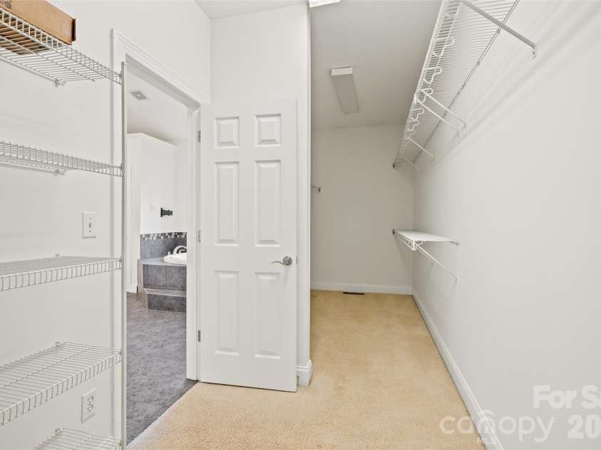 107 Berry Hill Drive, Hendersonville, NC 28791.  MLS# CAR4427900, YatesRealty ID 54711. 