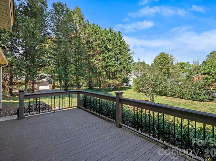 107 Berry Hill Drive, Hendersonville, NC 28791.  MLS# CAR4427900, YatesRealty ID 54711. 