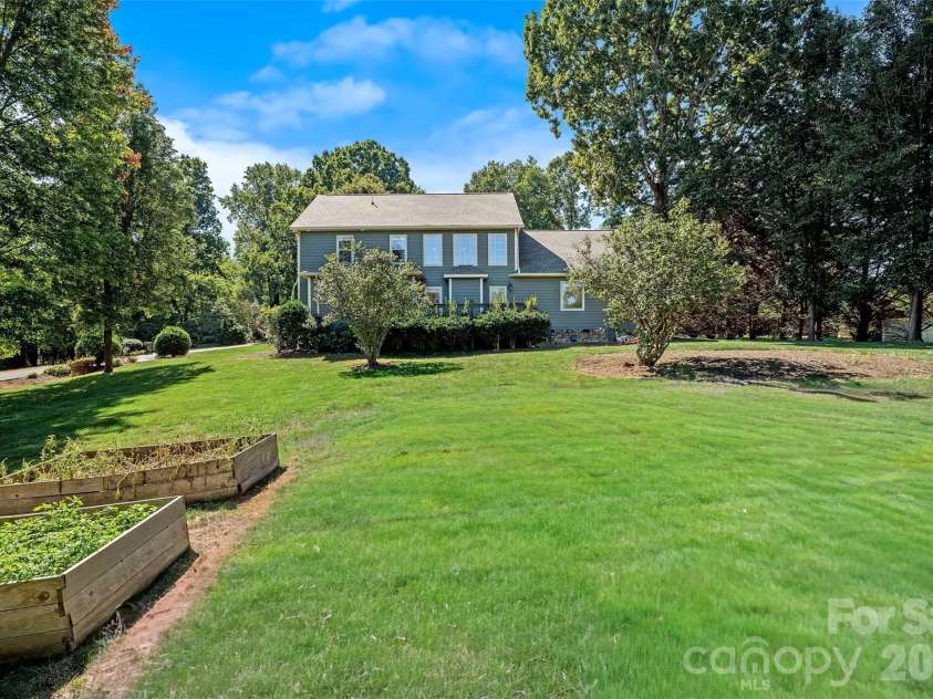107 Berry Hill Drive, Hendersonville, NC 28791.  MLS# CAR4427900, YatesRealty ID 54711. 
