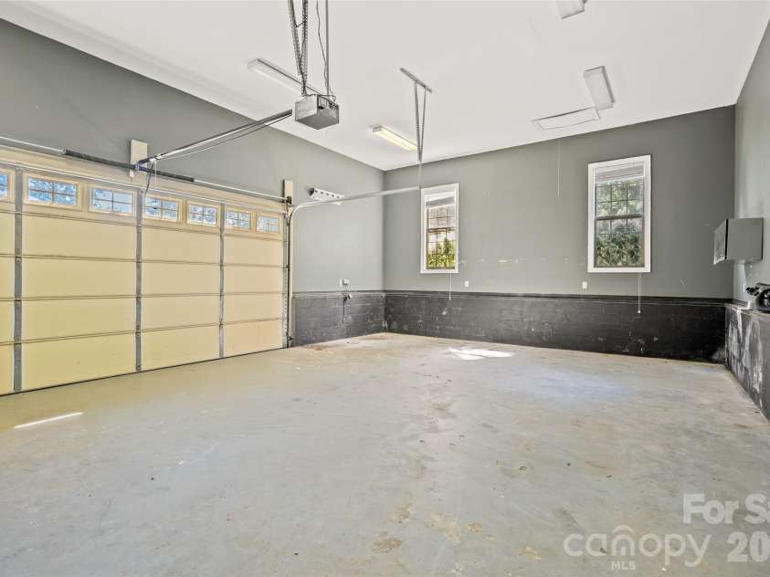 107 Berry Hill Drive, Hendersonville, NC 28791.  MLS# CAR4427900, YatesRealty ID 54711. 