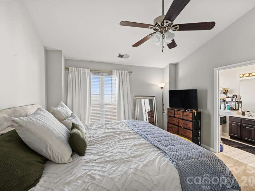 2126 Midnight Blue Lane, Fort Mill, SC 29708.  MLS# CAR4426589, YatesRealty ID 54714. Primary bed