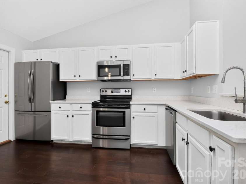 1713 Summit Ridge Lane, Kannapolis, NC 28083.  MLS# CAR4429894, YatesRealty ID 54715. 