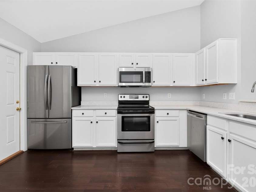 1713 Summit Ridge Lane, Kannapolis, NC 28083.  MLS# CAR4429894, YatesRealty ID 54715. 