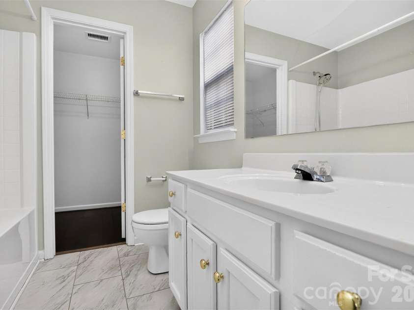 1713 Summit Ridge Lane, Kannapolis, NC 28083.  MLS# CAR4429894, YatesRealty ID 54715. 