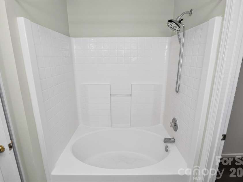 1713 Summit Ridge Lane, Kannapolis, NC 28083.  MLS# CAR4429894, YatesRealty ID 54715. 
