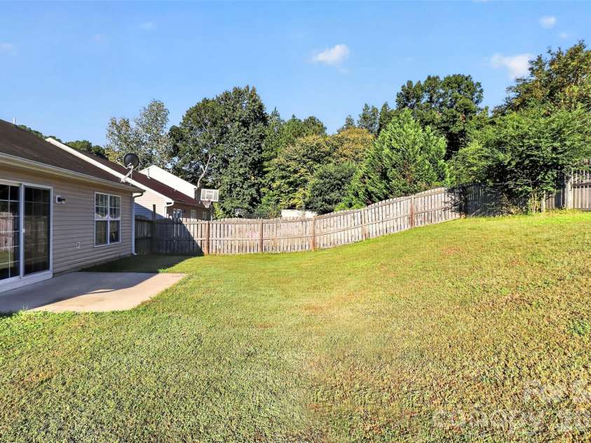 1713 Summit Ridge Lane, Kannapolis, NC 28083.  MLS# CAR4429894, YatesRealty ID 54715. 