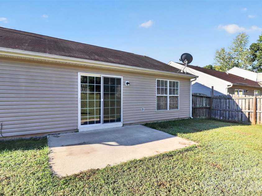 1713 Summit Ridge Lane, Kannapolis, NC 28083.  MLS# CAR4429894, YatesRealty ID 54715. 