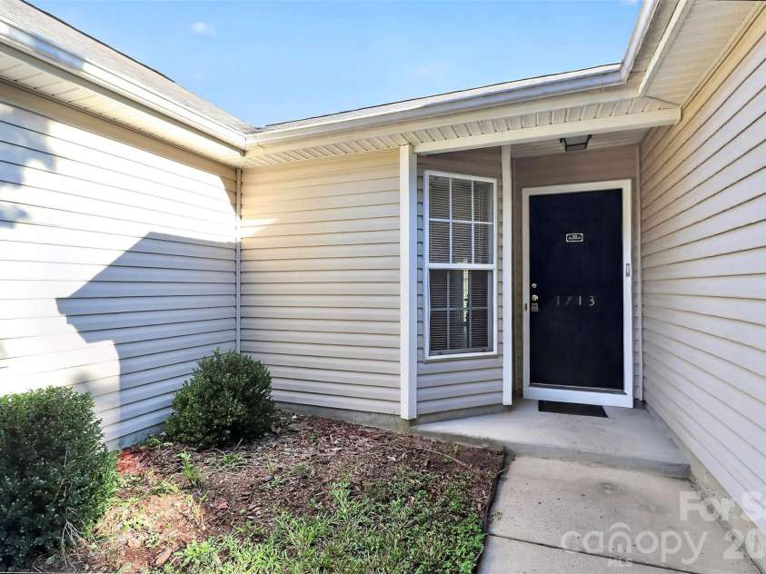 1713 Summit Ridge Lane, Kannapolis, NC 28083.  MLS# CAR4429894, YatesRealty ID 54715. 