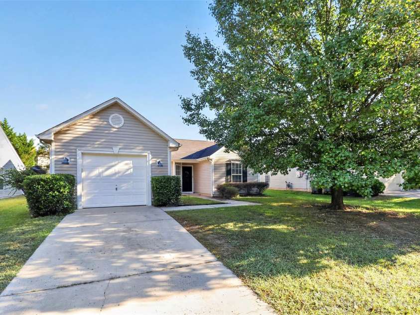 1713 Summit Ridge Lane, Kannapolis, NC 28083.  MLS# CAR4429894, YatesRealty ID 54715. 