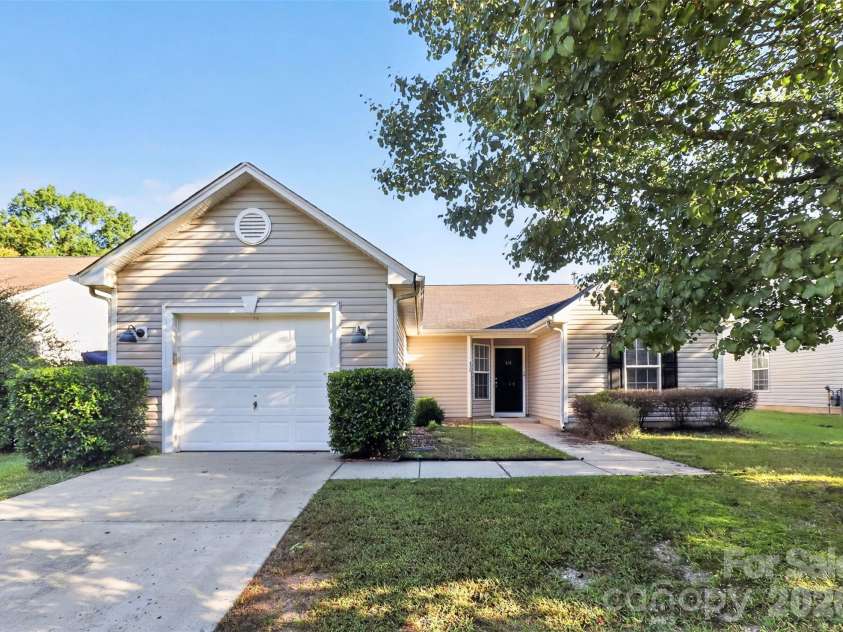 1713 Summit Ridge Lane, Kannapolis, NC 28083.  MLS# CAR4429894, YatesRealty ID 54715. Welcome home!