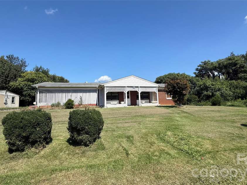 1517 Barcose Street, Lenoir, NC 28645.  MLS# CAR4431203, YatesRealty ID 54718. 