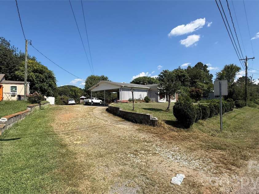 1517 Barcose Street, Lenoir, NC 28645.  MLS# CAR4431203, YatesRealty ID 54718. 