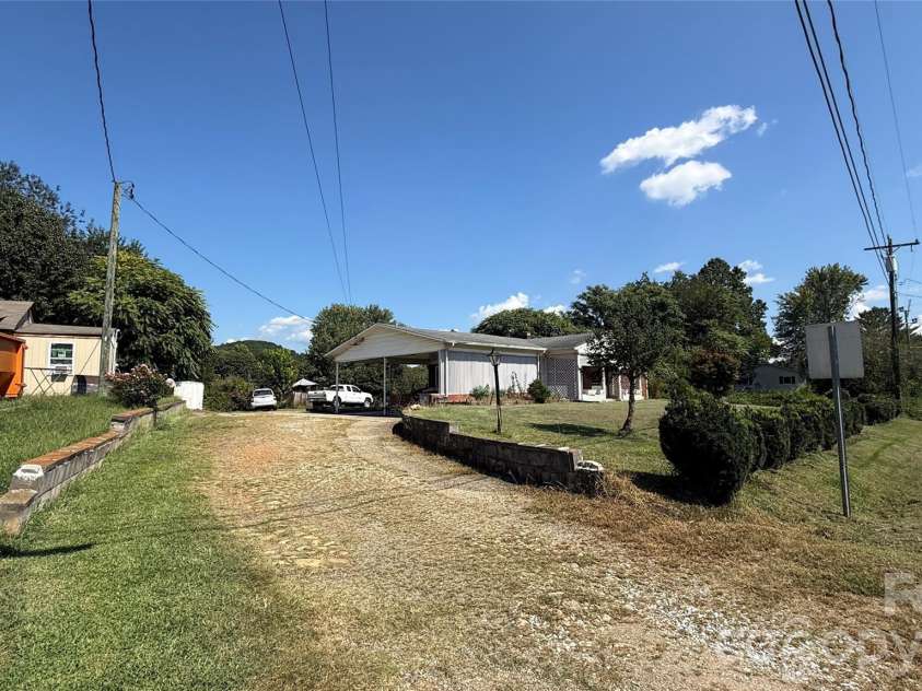 1517 Barcose Street, Lenoir, NC 28645.  MLS# CAR4431203, YatesRealty ID 54718. 