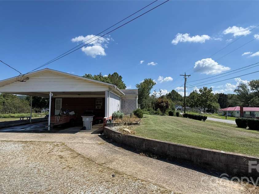 1517 Barcose Street, Lenoir, NC 28645.  MLS# CAR4431203, YatesRealty ID 54718. 
