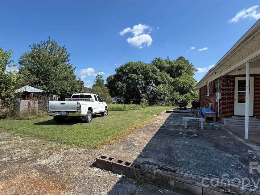 1517 Barcose Street, Lenoir, NC 28645.  MLS# CAR4431203, YatesRealty ID 54718. 
