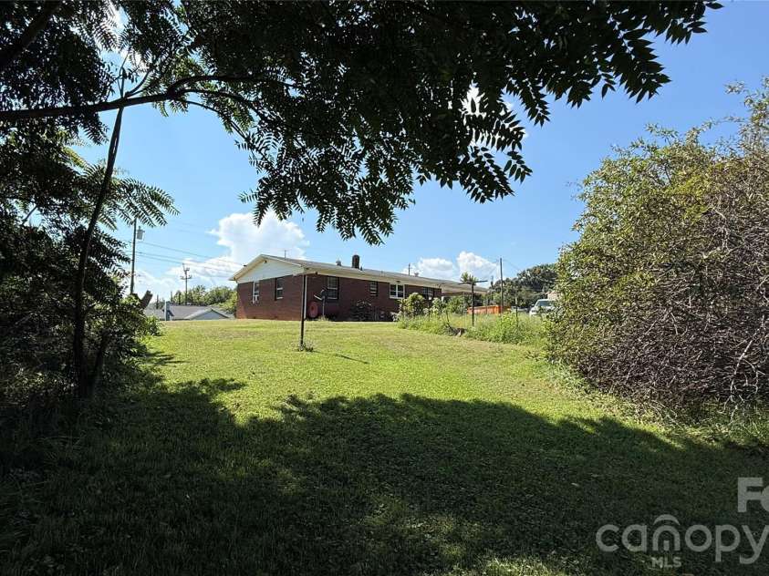 1517 Barcose Street, Lenoir, NC 28645.  MLS# CAR4431203, YatesRealty ID 54718. 