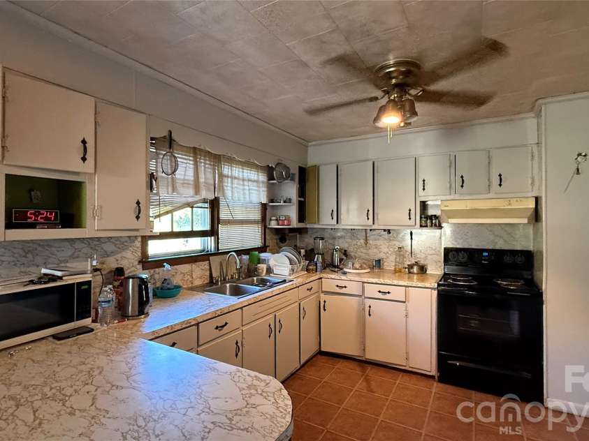 1517 Barcose Street, Lenoir, NC 28645.  MLS# CAR4431203, YatesRealty ID 54718. 