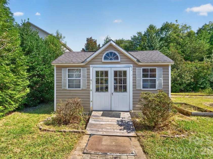 9153 Kensington Forest Drive, Harrisburg, NC 28075.  MLS# CAR4428424, YatesRealty ID 54719. 