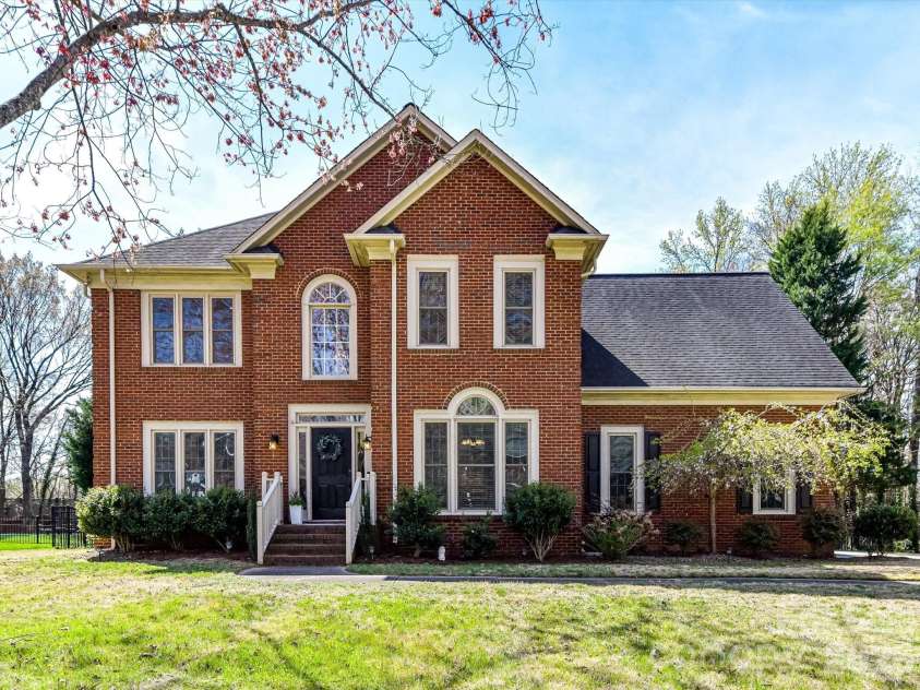 10901 Megwood Drive, Charlotte, NC 28277.  MLS# CAR4357093, YatesRealty ID 5472. 