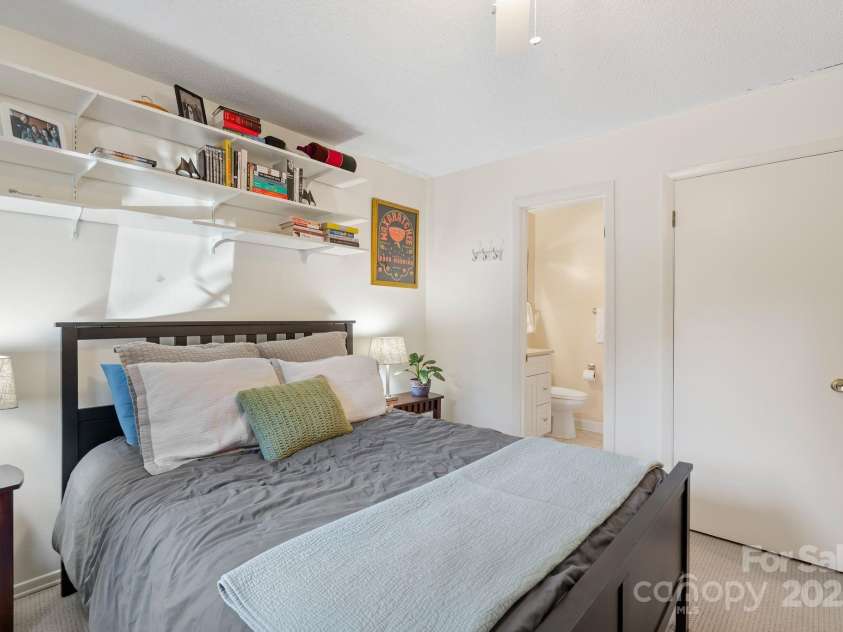 16 Spears Avenue, Asheville, NC 28801.  MLS# CAR4300729, YatesRealty ID 5472. Built-In Shelves Above Bed