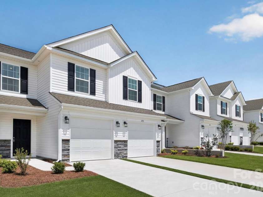 412 Sand Dunes Drive, Kannapolis, NC 28081.  MLS# CAR4430101, YatesRealty ID 54721. 