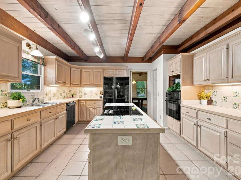 150 Rabun Run, Columbus, NC 28722.  MLS# CAR4430697, YatesRealty ID 54723. 