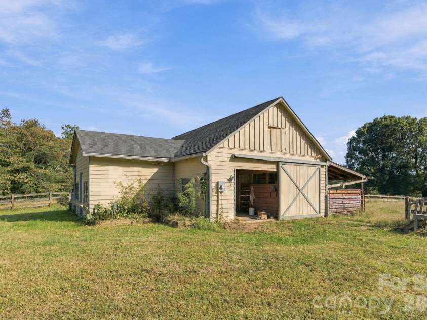 150 Rabun Run, Columbus, NC 28722.  MLS# CAR4430697, YatesRealty ID 54723. 