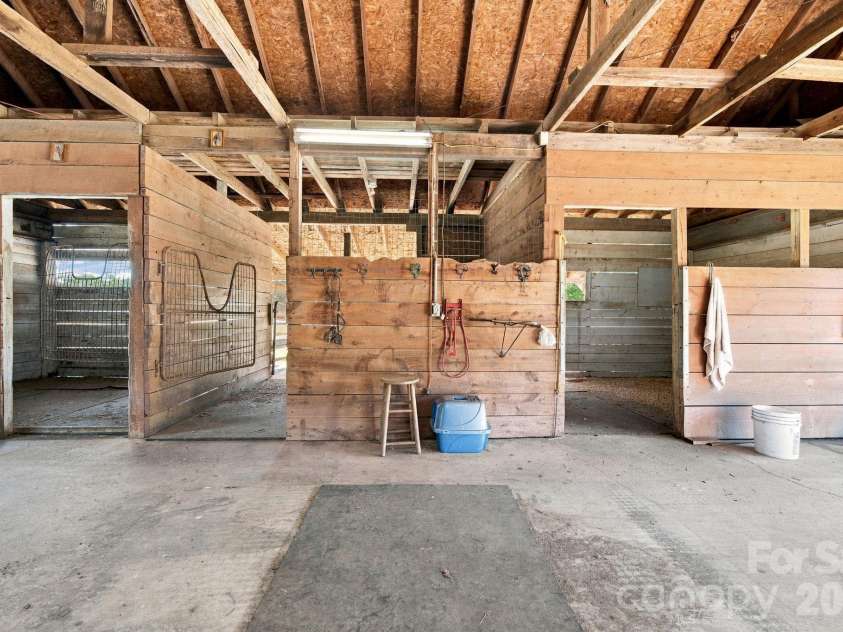 150 Rabun Run, Columbus, NC 28722.  MLS# CAR4430697, YatesRealty ID 54723. 