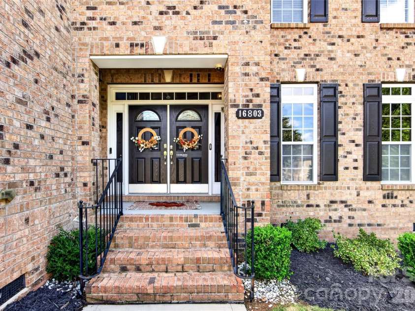 16803 Silversword Drive, Charlotte, NC 28213.  MLS# CAR4429424, YatesRealty ID 54725. 