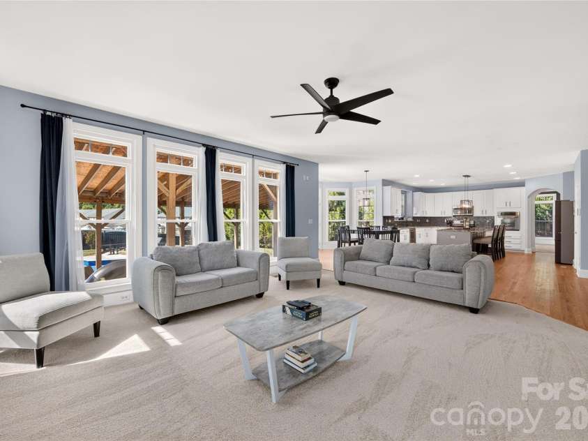 16803 Silversword Drive, Charlotte, NC 28213.  MLS# CAR4429424, YatesRealty ID 54725. 