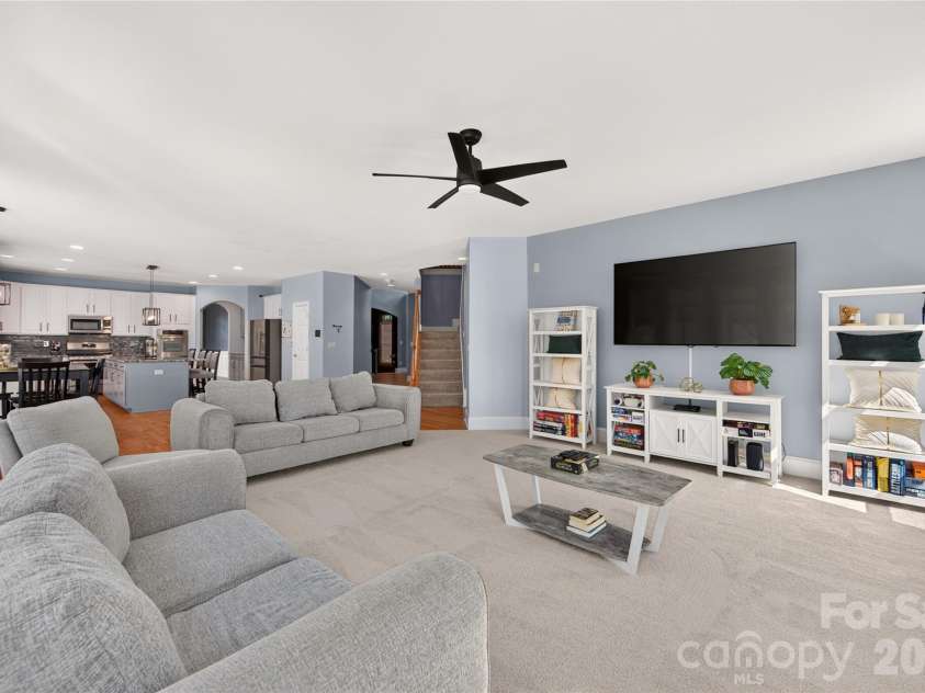 16803 Silversword Drive, Charlotte, NC 28213.  MLS# CAR4429424, YatesRealty ID 54725. 