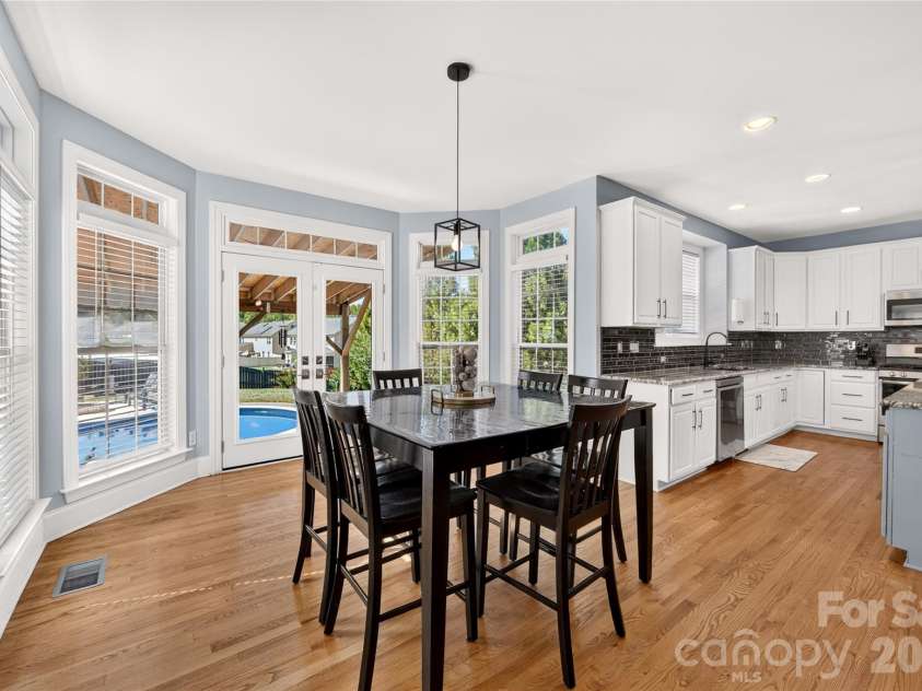 16803 Silversword Drive, Charlotte, NC 28213.  MLS# CAR4429424, YatesRealty ID 54725. 