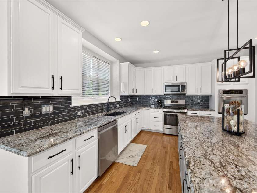 16803 Silversword Drive, Charlotte, NC 28213.  MLS# CAR4429424, YatesRealty ID 54725. 