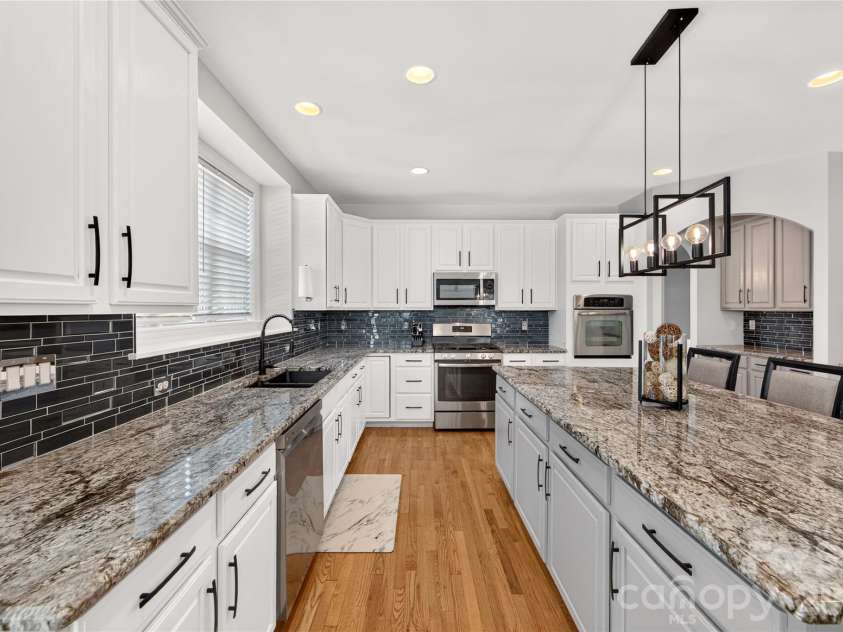 16803 Silversword Drive, Charlotte, NC 28213.  MLS# CAR4429424, YatesRealty ID 54725. 