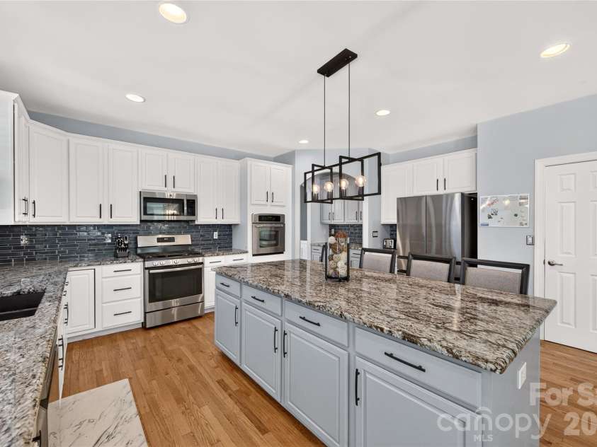 16803 Silversword Drive, Charlotte, NC 28213.  MLS# CAR4429424, YatesRealty ID 54725. 
