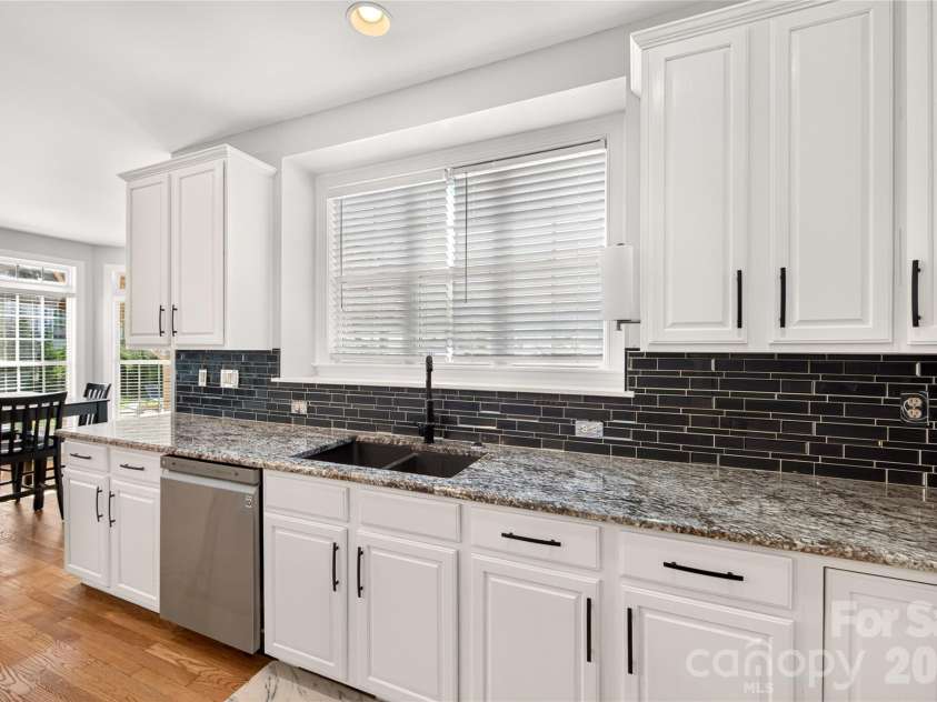 16803 Silversword Drive, Charlotte, NC 28213.  MLS# CAR4429424, YatesRealty ID 54725. 
