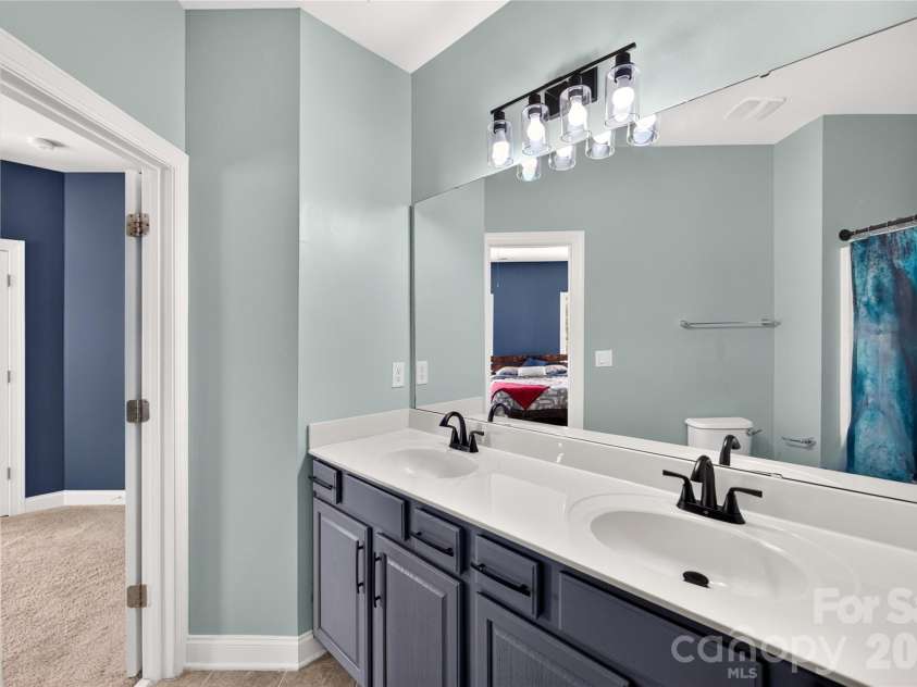 16803 Silversword Drive, Charlotte, NC 28213.  MLS# CAR4429424, YatesRealty ID 54725. 