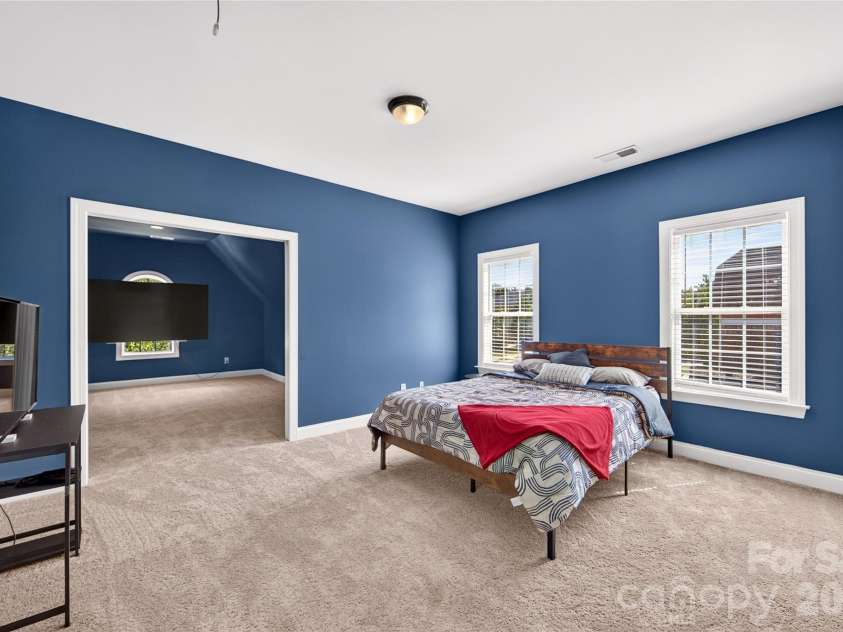 16803 Silversword Drive, Charlotte, NC 28213.  MLS# CAR4429424, YatesRealty ID 54725. 