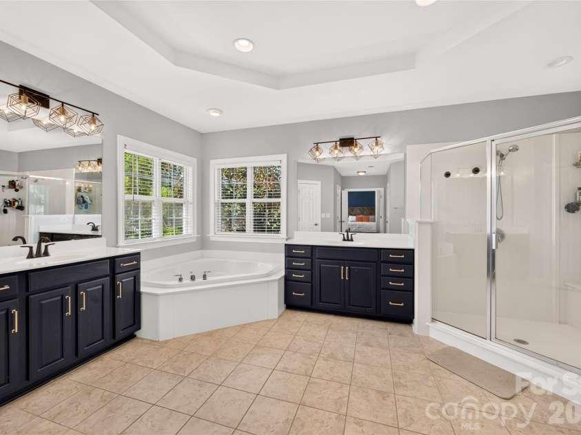 16803 Silversword Drive, Charlotte, NC 28213.  MLS# CAR4429424, YatesRealty ID 54725. 
