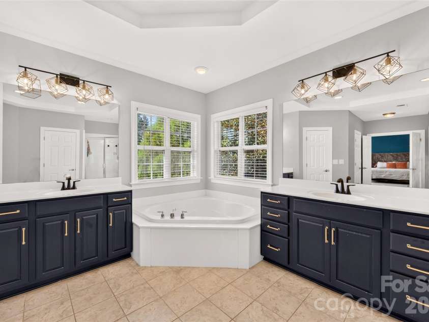 16803 Silversword Drive, Charlotte, NC 28213.  MLS# CAR4429424, YatesRealty ID 54725. 